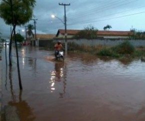 Polícia Militar retira famílias de áreas com risco de alagamento em Teresina.(Imagem:Divulgação)