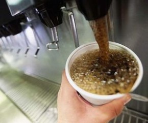 Ministro da Saúde quer proibir refil de refrigerante em fast foods.(Imagem:Cidadeverde.com)