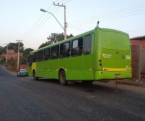 Vítima foi morta com dois tiros dentro do ônibus.(Imagem:Ellyo Teixeira/ G1)