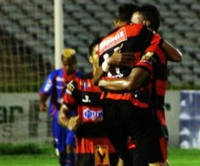 Augusto comemora gol.(Imagem:Josiel Martins)