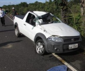 Carro ficou bastante danificado.(Imagem:André Santos/Tv Clube)
