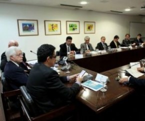 Imagem mostra ministros do governo durante reunião(Imagem:Divulgação)