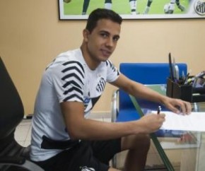 Nilmar é oficializado pelo Santos e assina contrato até o final de 2018.(Imagem:Divulgação)