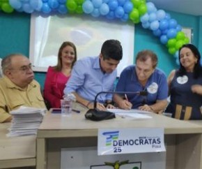 Prefeito Mão Santa assina ficha de filiação ao DEM em solenidade.(Imagem:Cidadeverde.com)