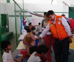 Governador visita famílias alagadas e anuncia obra contra cheia em Parnaíba.(Imagem:Ccom/PI)