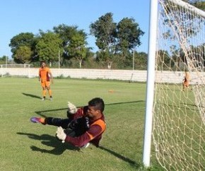 Naylson em treino no CT do Galo.(Imagem:Emanuele Madeira/GloboEsporte.com)