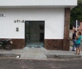 Criminosos arrombam salão de beleza no centro de Floriano.(Imagem:180Graus)
