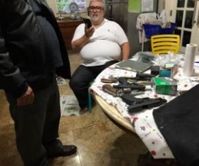Armas apreendidas na casa de Ricardo Falcão(Imagem:TV Globo)