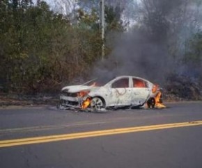 Carro pega fogo em estrada do Maranhão.(Imagem:Kleiton James)