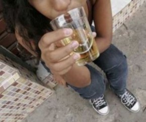 Pesquisa mostra que 18% dos alunos do 9º ano já consumiram bebida alcoólica.(Imagem:Cidadeverde.com)
