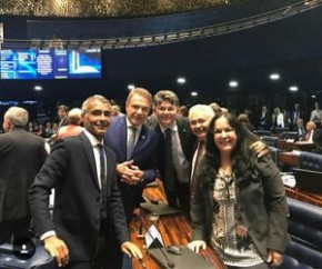 Elmano recebe boas vindas na bancada do Podemos no Senado.(Imagem:Cidadeverde.com)