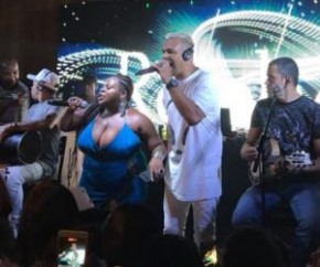 Jojo Todynho canta com o grupo Revelação(Imagem:Quem)