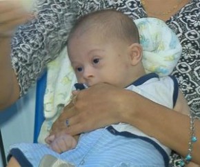 Bebês com Down e pais sofrem com burocracia para cirurgia.(Imagem:Cidadeverde.com)