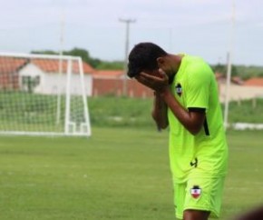 Gustavo Eugênio, zagueiro do River-PI.(Imagem:Stephanie Pacheco)