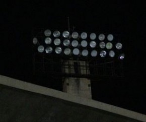Torre de iluminação não funcionou.(Imagem:Renan Morais/GloboEsporte.com)