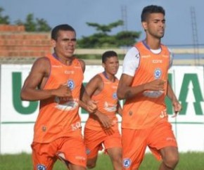 Meio-campo Idelvando (à esquerda) é artilheiro do Parnahyba com cinco gols na temporada 2016.(Imagem:Didupaparazzo)