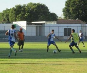 Time faz coletivo no estádio Lindolfo Monteiro, palco da partida de domingo.(Imagem:Wenner Tito)