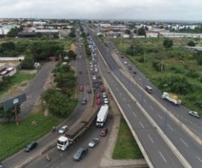 Viaduto da Miguel Rosa segue interditado e não há prazo para liberação.(Imagem:CidadeVerde.com)