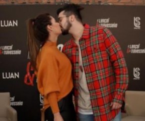 Luan Santana troca beijos apaixonados com Jade Magalhães.(Imagem:Caras)
