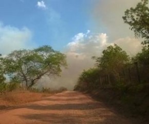Incêndio atinge propriedades e assusta moradores de Nazária.(Imagem:Cidadeverde.com)