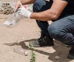 Pai e filho podem ter ingerido bebida alcoólica em recipiente contaminado por veneno(Imagem:Polícia Civil)