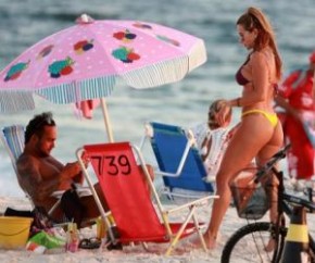 Dany Bananinha mostra corpão em pôr do sol em praia do Rio(Imagem:Dilson Silva/AgNews)