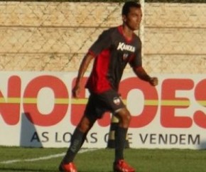 Thiago Dias atua em amistoso e amplia opções do River-PI no meio-campo.(Imagem:Erica Paz)