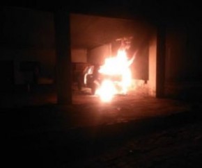 Viatura da Polícia Militar é incendiada em São Francisco do Piauí.(Imagem:Portalcentrosulnet)