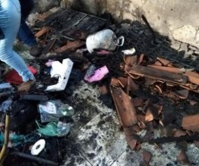 Fotos mostram destruição no interior da casa causada pelo incêndio, no bairro Piçarra.(Imagem:Divulgação/PM)
