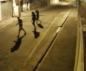 Vídeo mostra trio roubando R$ 200 mil em lingerie no Centro de Teresina.(Imagem:Cidadeverde.com)
