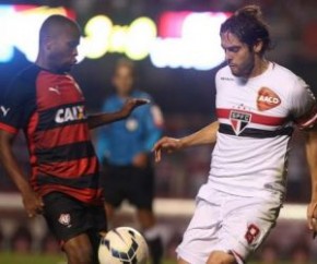 Kaká reestreia no Morumbi, em duelo com o Vitória(Imagem:Erico Leonan)