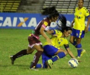 Capitã em combate diante da Ferroviária-SP, no estádio Albertão.(Imagem:Emanuele Madeira)