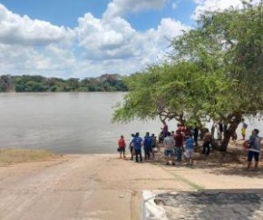 Bombeiros encontram corpo de jovem com marcas de tiro e espancamento no rio Parnaíba.(Imagem:José Marcelo)