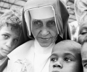 Irmã Dulce é canonizada e se torna primeira santa brasileira.(Imagem:Agência Brasil)