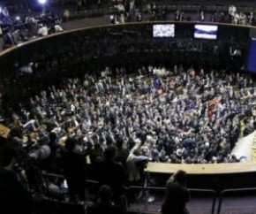 Maioria dos senadores investigados na Lava Jato vota a favor do impeachment.(Imagem:MSN)