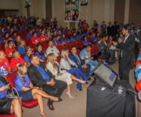 Deputados participam de encontro do PL no Cine Teatro da Alepi.(Imagem:Alepi)