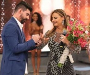 Viviane Araújo é pedida em casamento ao vivo no 