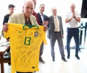 Zagallo visita a Granja Comary e bate papo com Tite e comissão técnica.(Imagem:CBF)