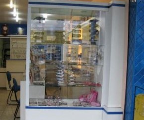 Ótica tem vidraça quebrada e relógios furtados no Centro de Floriano.(Imagem:Divulgação)