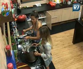 As duas peoas se falam pela primeira vez depois da roça(Imagem:Reprodução / Rede Record)