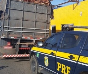 PRF do PI apreende madeira irregular na BR 222 com origem no Pará.(Imagem:PRF)