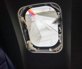 Janela quebra no voo, mulher é sugada e 1 morre(Imagem:Marty Martinez)