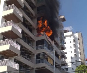 Incêndio atinge apartamento no 5º andar de edifício no bairro Ilhotas.(Imagem:Cidadeverde.com)
