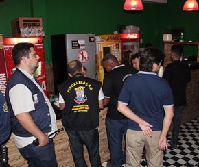 Blitz flagra bares sem alvará de funcionamento e faz mais de 400 abordagens(Imagem:CidadeVerde.com)