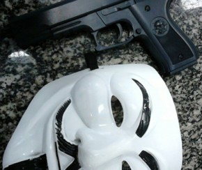 Adolescente é suspeito de usar máscara de filme durante assaltos em Teresina.(Imagem:17º BPM)