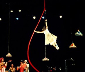 Bailarina cai de uma altura de cinco metros durante apresentação em circo.(Imagem:Cidadeverde.com)