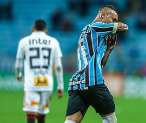 São Paulo sofre virada do Grêmio e deixa Flamengo seguir na liderança.(Imagem:Gazeta Esportiva)