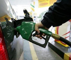 Petrobras reajusta novamente o preço da gasolina.(Imagem:Metrópoles)