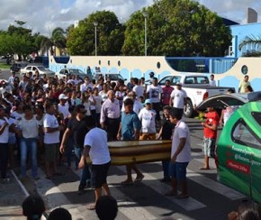 Comoção marca velório de empresária morta por engano em Parnaíba.(Imagem:Cidadeverde.com)