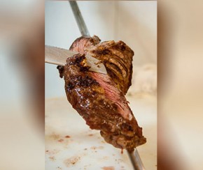 Bandidos roubam picanha, whisky e R$ 6 mil de restaurante na Capital.(Imagem:CidadeVerde.com)